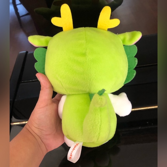 Hello Kitty Japanese Dragon - Picture 2 of 3